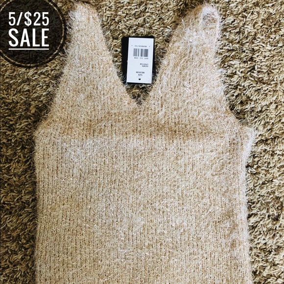 🔺NWT Ivory Gold Fuzzy Sweater Tank Top size M - Picture 1 of 4